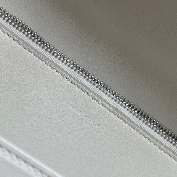 Authentic Celine White Textured Leather Medium Box Bag - Picture 9 of 12